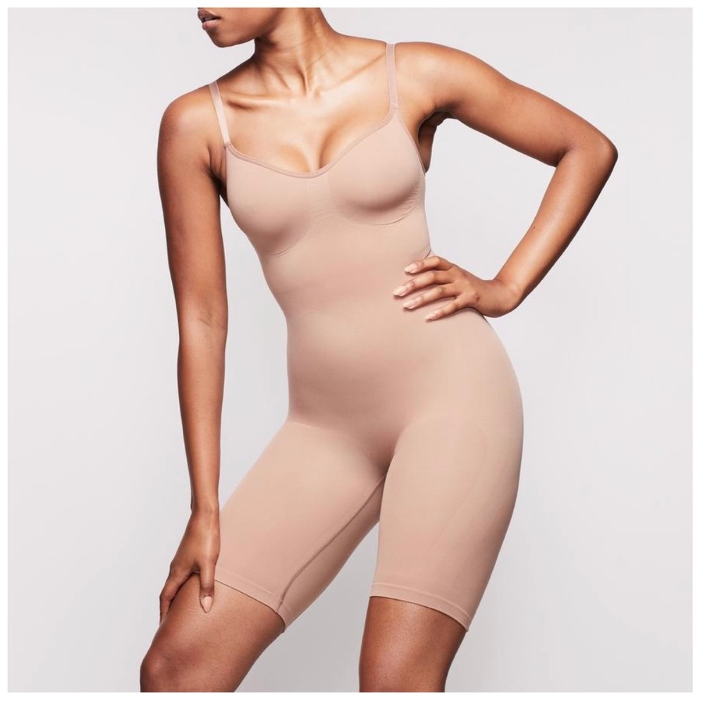 SKIMS MID THIGH BODY SUIT S/M